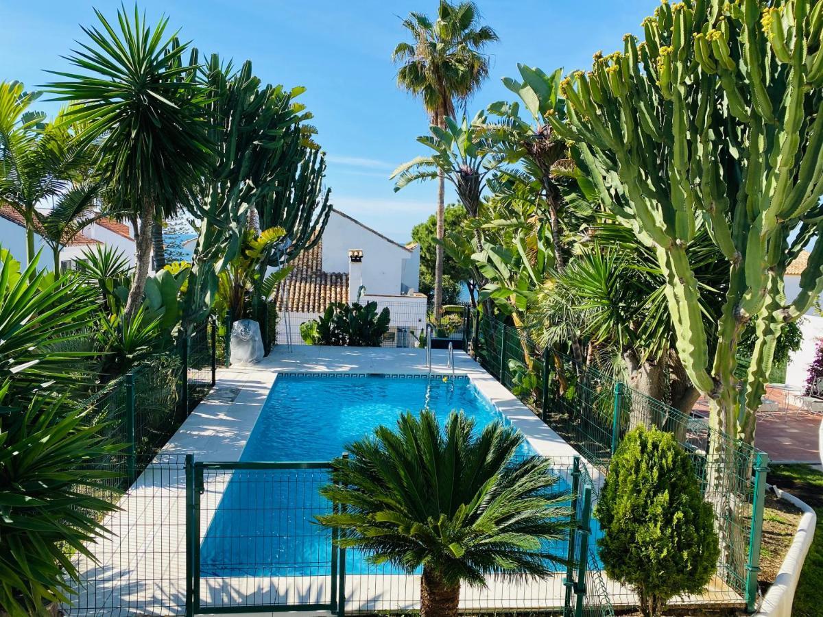 Apartments With Tropical Garden And Sea Water Pool *