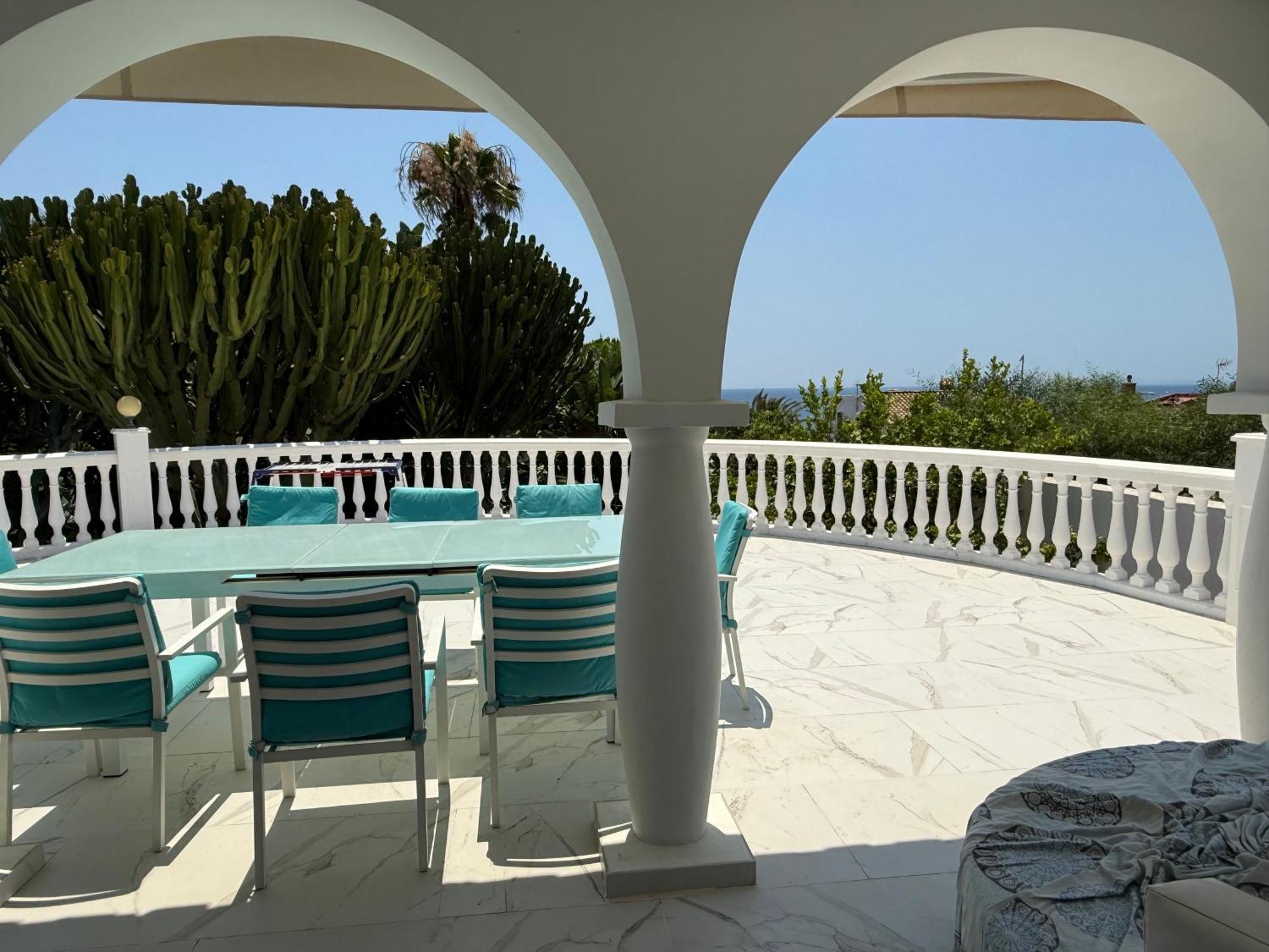 Apartments With Tropical Garden And Sea Water Pool *